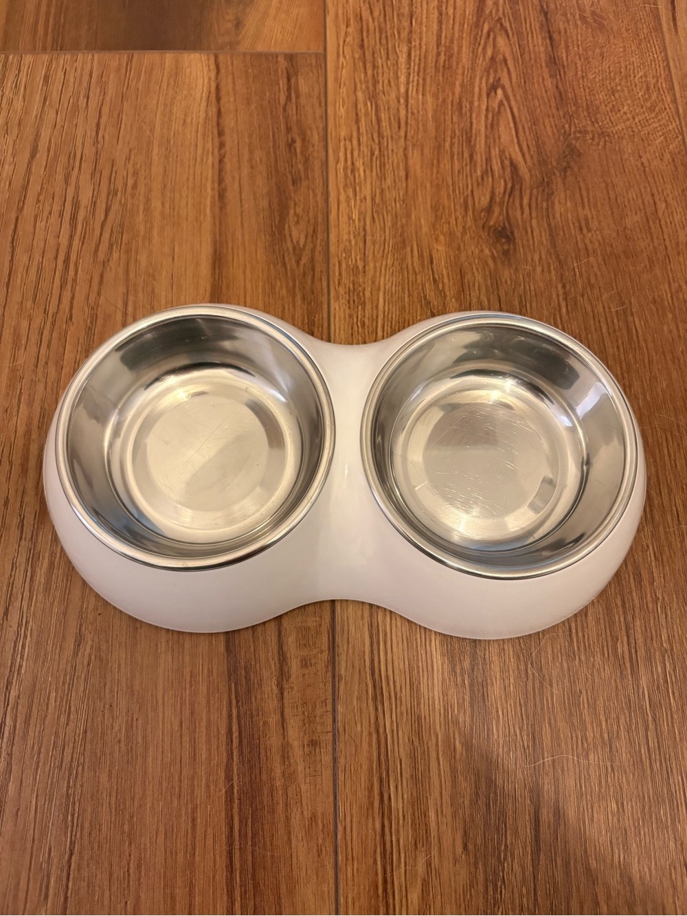 White Pet Feeding Stand with Twin Small Silver Bowls